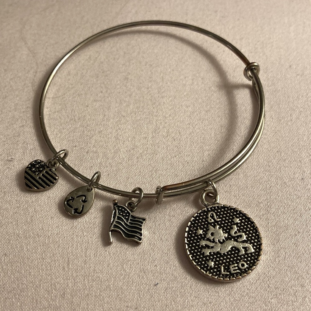 Leo Zodiac Silvertone Stretch Bangle Bracelet